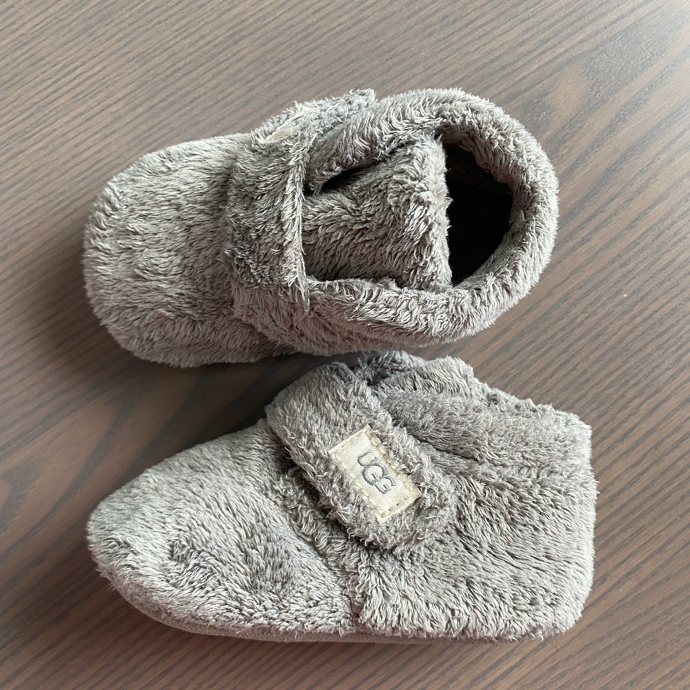 UGG Soft Fleece Baby/Toddler Shoes in Light Gray
